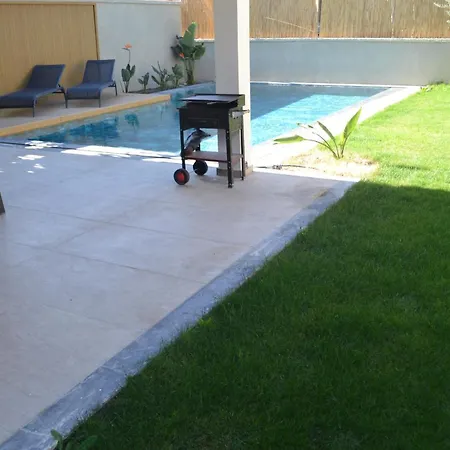 Sueper Lueks Havuzlu Merkezde * Çeşme