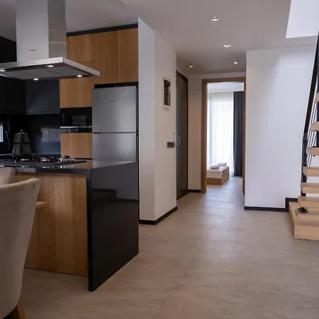 Sueper Lueks Havuzlu Merkezde Çeşme