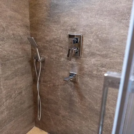 Süper Lüks Havuzlu Merkezde Çeşme