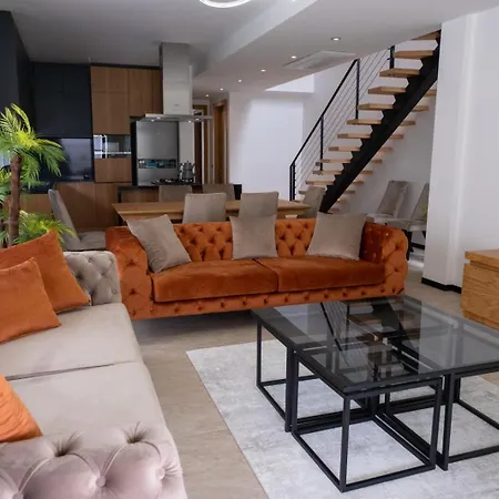 Süper Lüks Havuzlu Merkezde * Çeşme