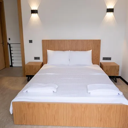 Süper Lüks Havuzlu Merkezde Villa