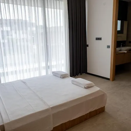 Sueper Lueks Havuzlu Merkezde 빌라 *