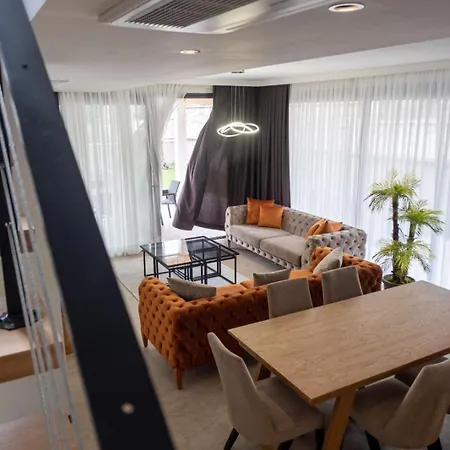 Süper Lüks Havuzlu Merkezde