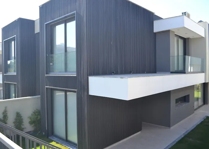 Villa Sueper Lueks Havuzlu Merkezde Cesme