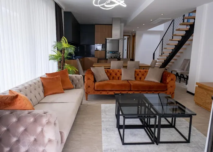 Sueper Lueks Havuzlu Merkezde * Cesme