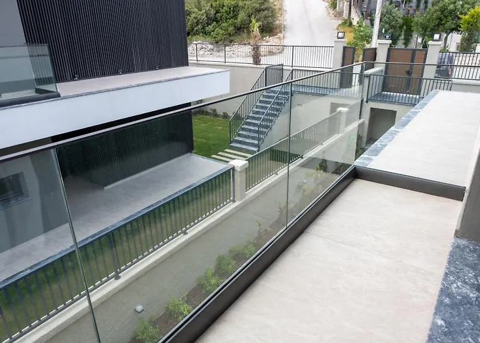 Sueper Lueks Havuzlu Merkezde *