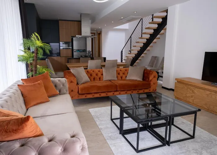 Sueper Lueks Havuzlu Merkezde * Cesme