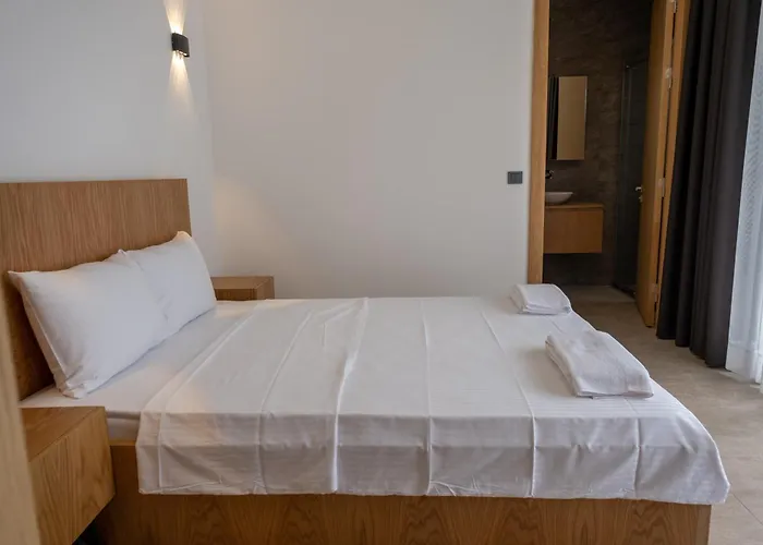 Villa Sueper Lueks Havuzlu Merkezde Cesme